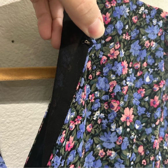 Astr the Label shirred ruffle skirt mini dress purple blue red floral v neck - Picture 11 of 13